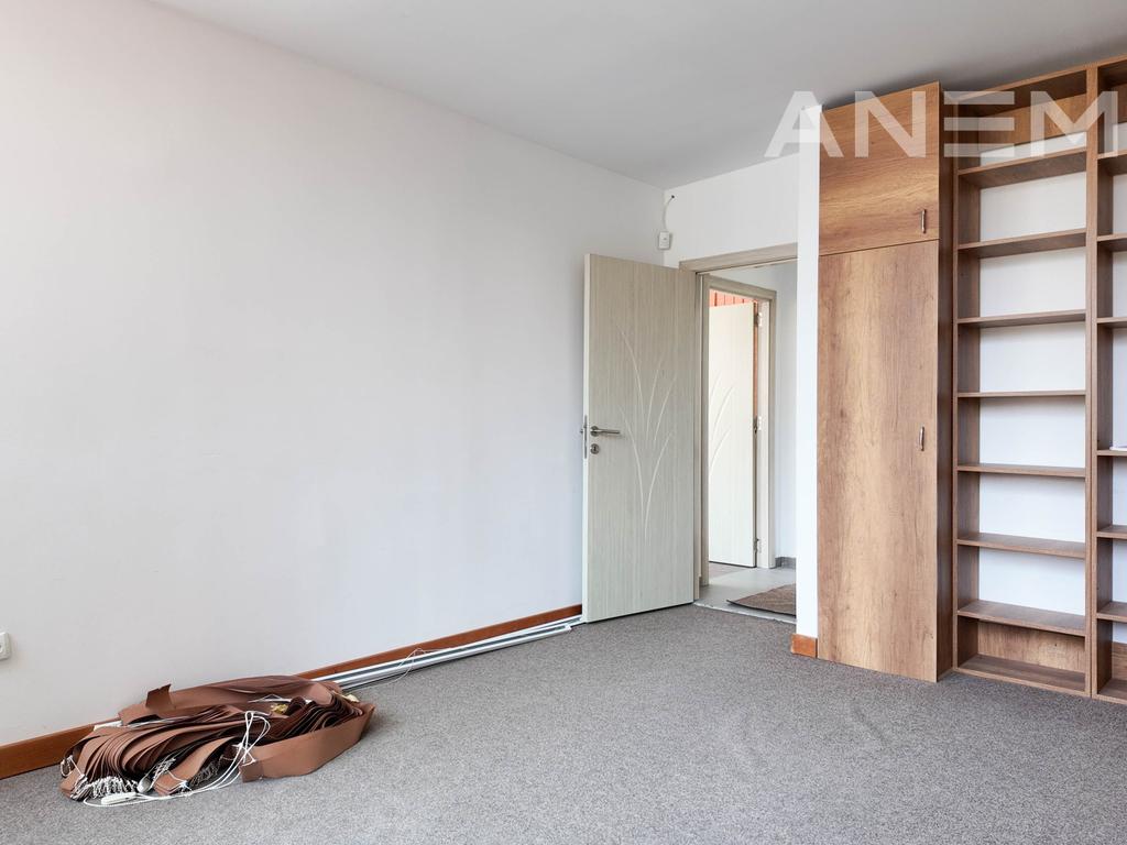 Zyre me qira 100m²+50m² në lagjen Kalabria 4