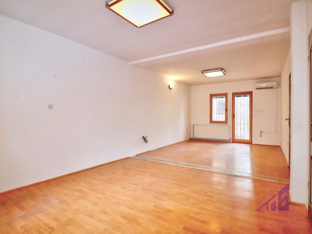 Shtëpi në shitje 239m² në lagjen Qafa