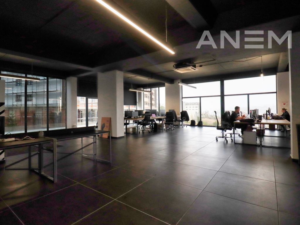Lokal në shitje 236m2 në Veternik 3