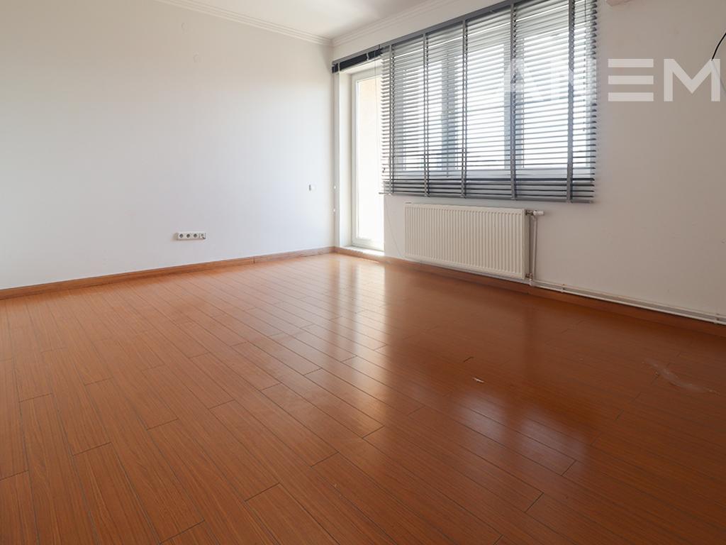 Zyre me qira me 3 hapësira pune te Qafa