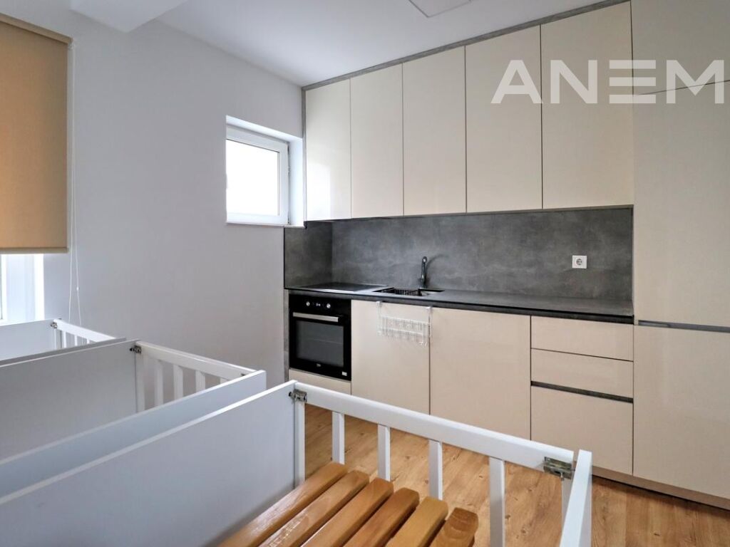 Zyre me qira 120m² në lagjën Aktash 3