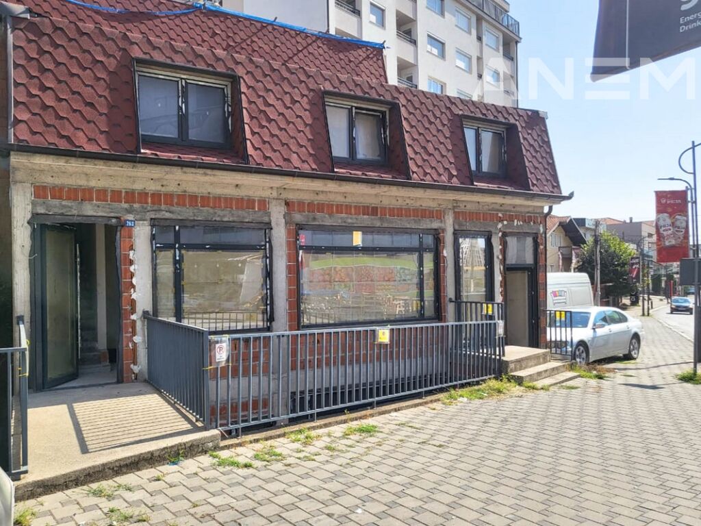 Lokale me qira 291.86m² në Pejë