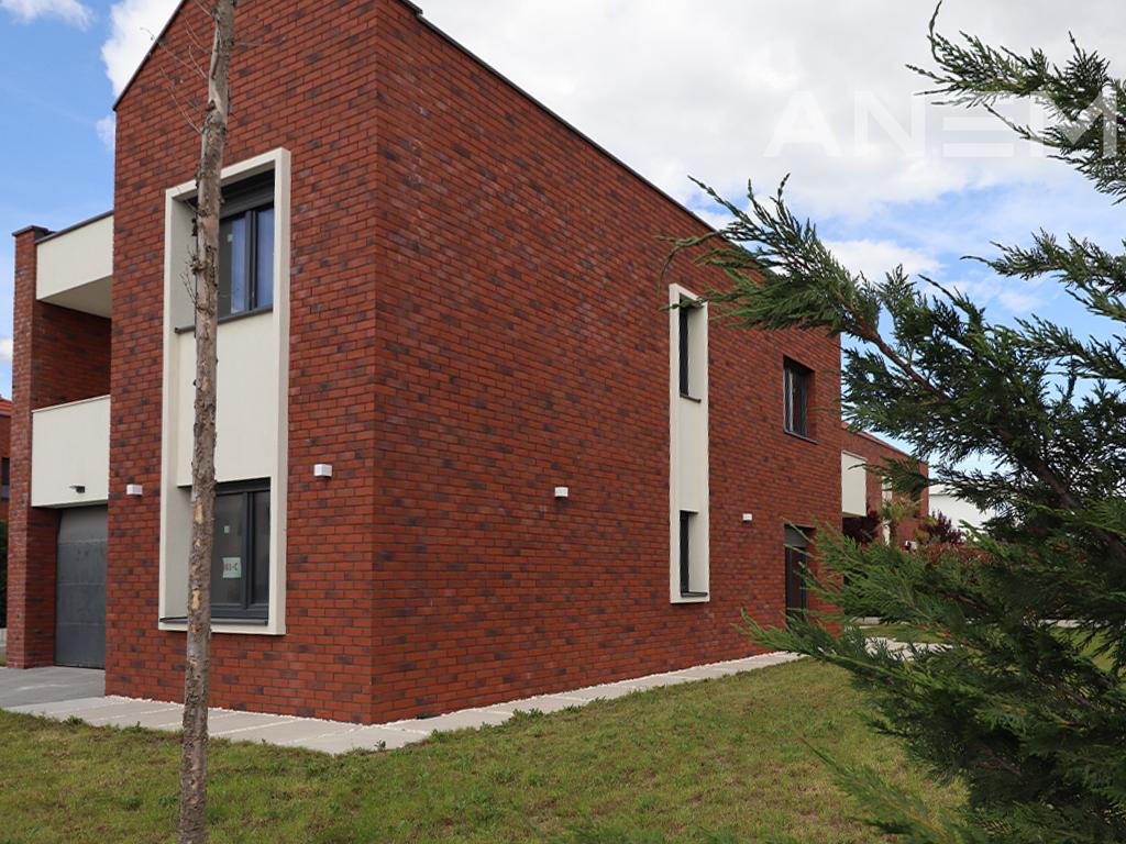 Shtëpi në shitje 273.7m² në lagjen Qershia Village 3