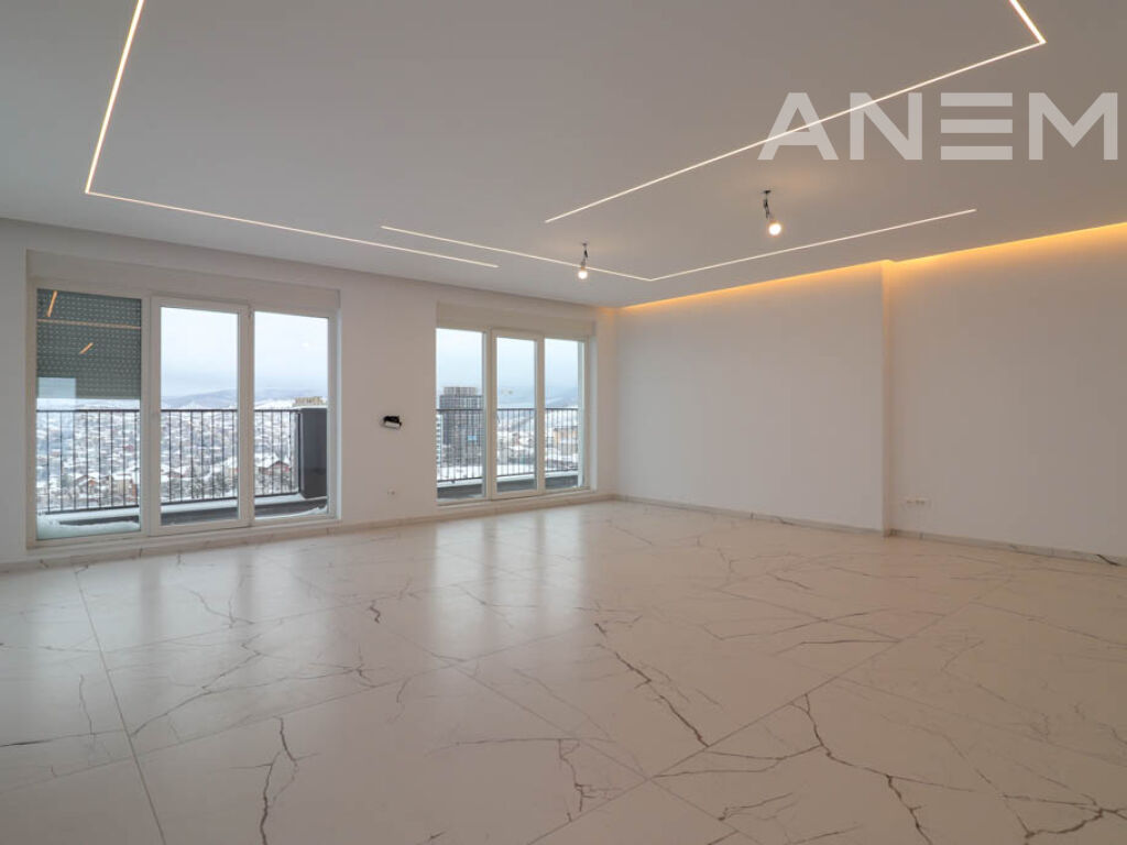 Penthouse me qira 300m² + 100m² tarracë në lagjen Bregu i Diellit