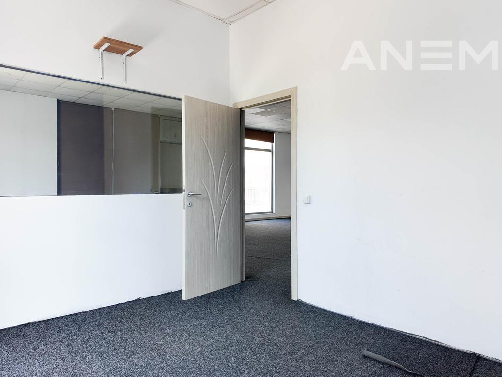 Zyre me qira 100m²+50m² në lagjen Kalabria 3