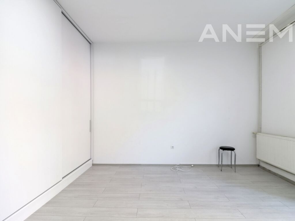 Zyre me qira me 2 hapësira pune në Pejton 3