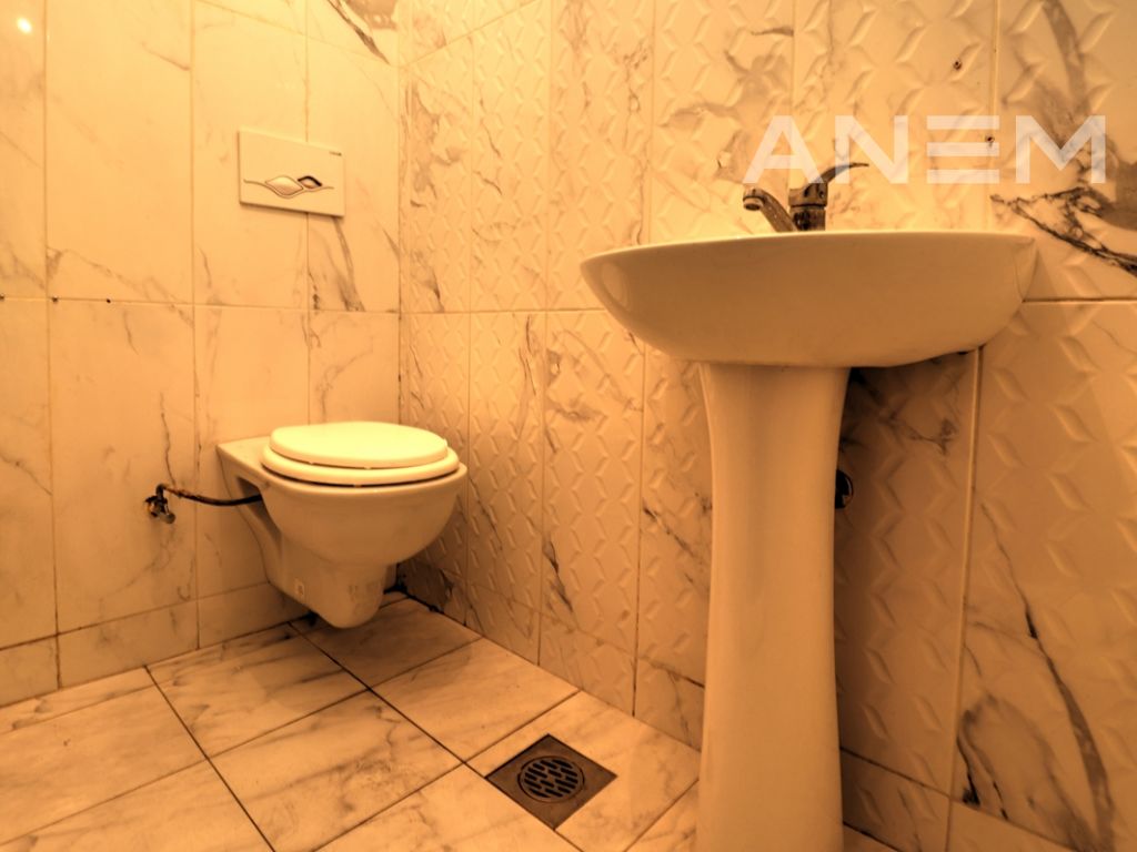 Zyre me qira 131m² në Qendër 2