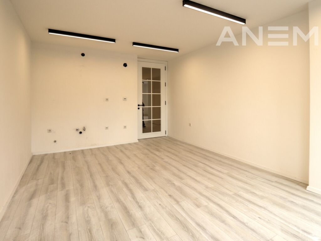 Banesë/Zyre me qira me 4 hapësira pune në Qendër 3