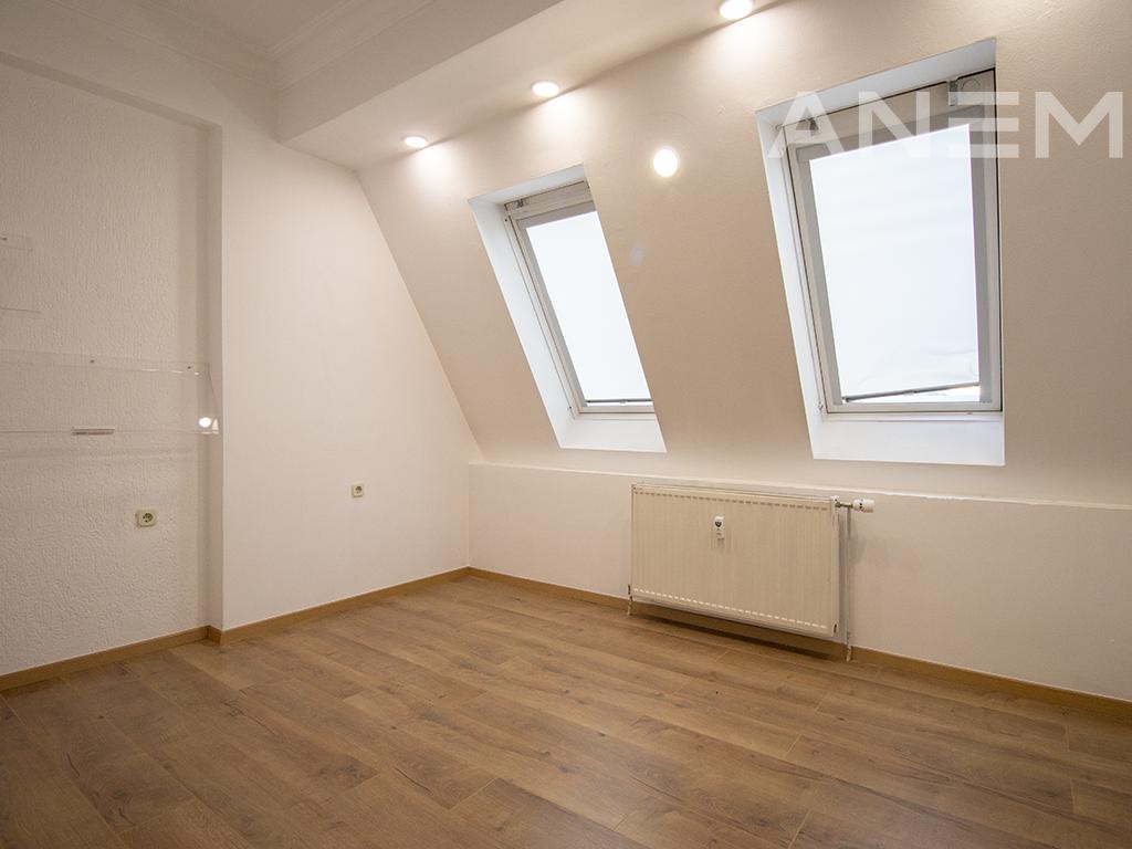 Zyre me qira me 5 hapësira pune në Qendër 4