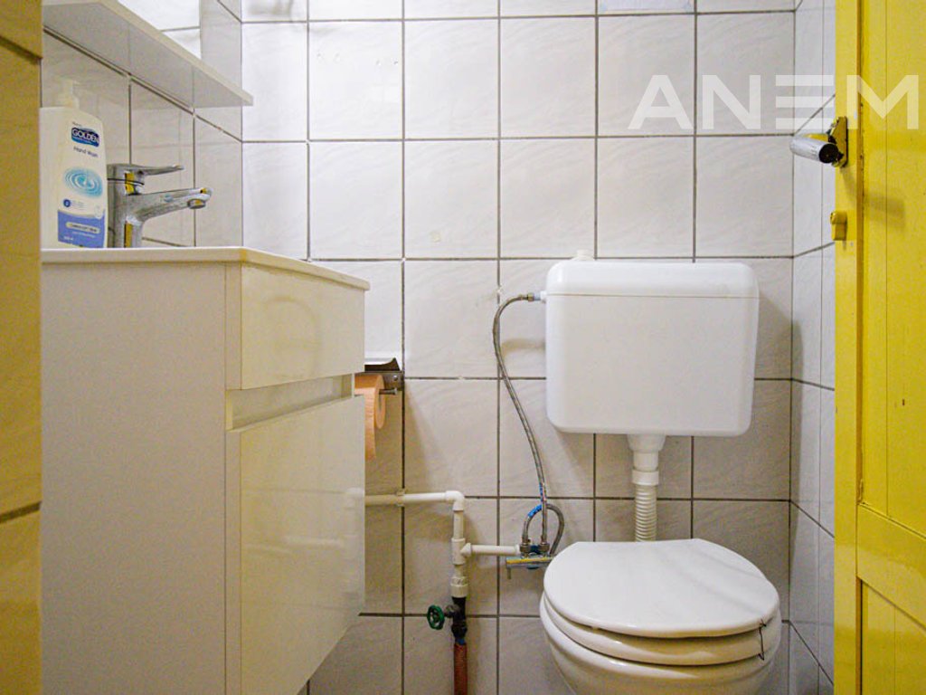 Lokal me qira me 1 hapësirë pune në Qendër 4
