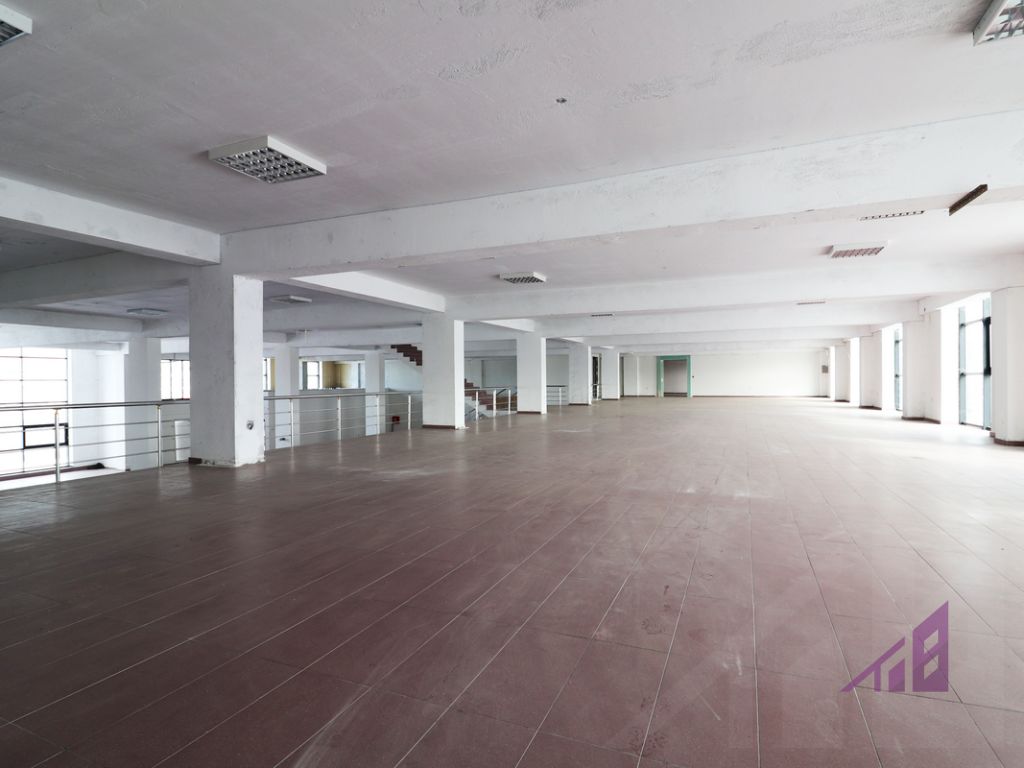 Objekt me qira 1400m2 në magjistralen Prishtinë-Mitrovicë 4