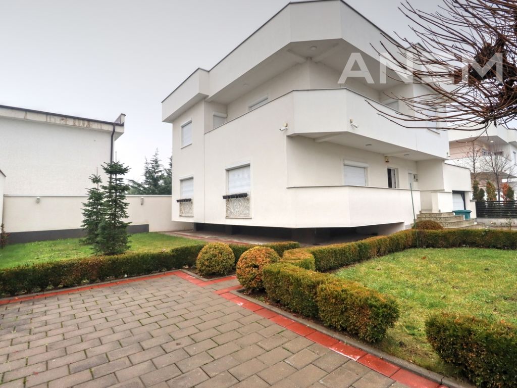 Shtëpi në shitje 320m² në lagjen Lagjja Jonë
