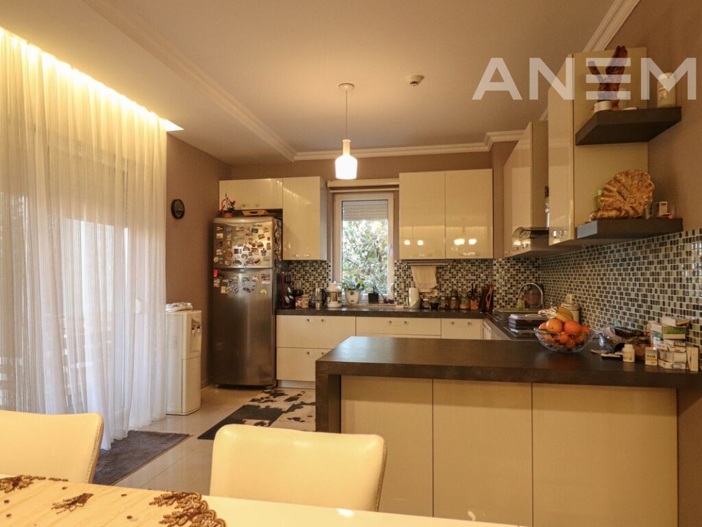 Shtëpi në shitje 600m² në Veternik 3
