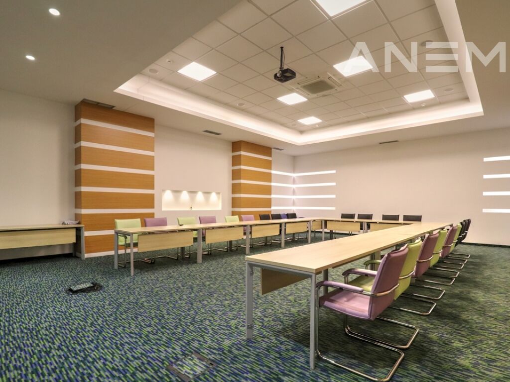 Zyre me qira 217.51m² në rrugën Prishtinë - Fushë Kosovë 2