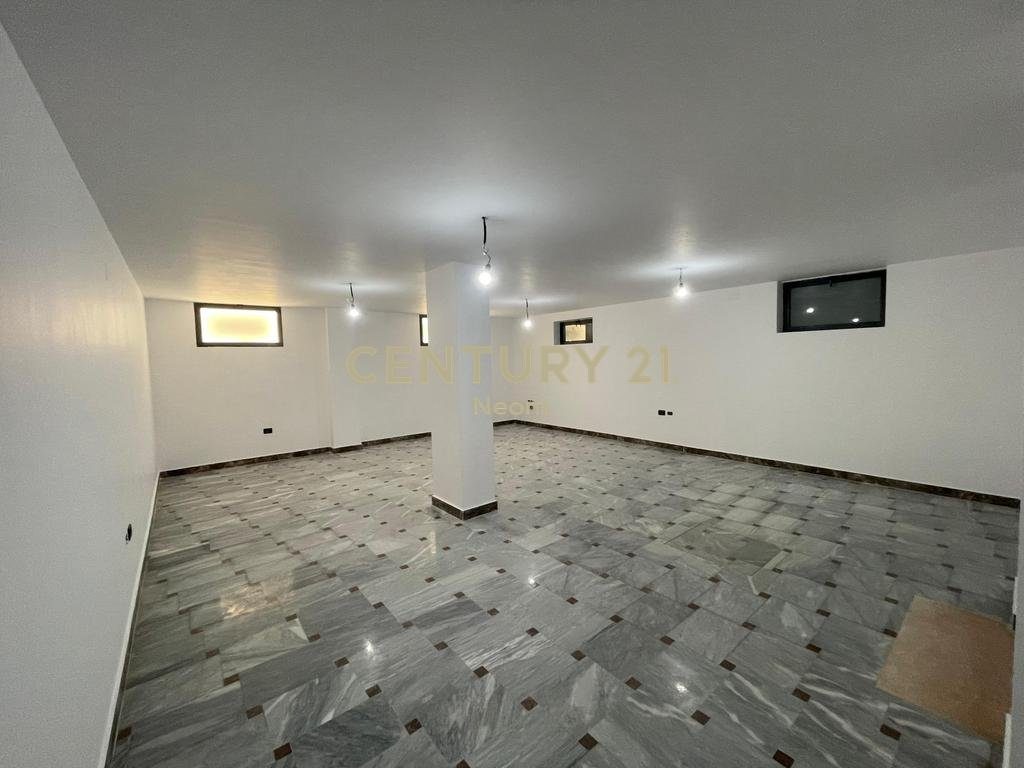 COMMERCIAL SPACE FOR RENT - 200m², IN THE HEART OF BLOKU! 4