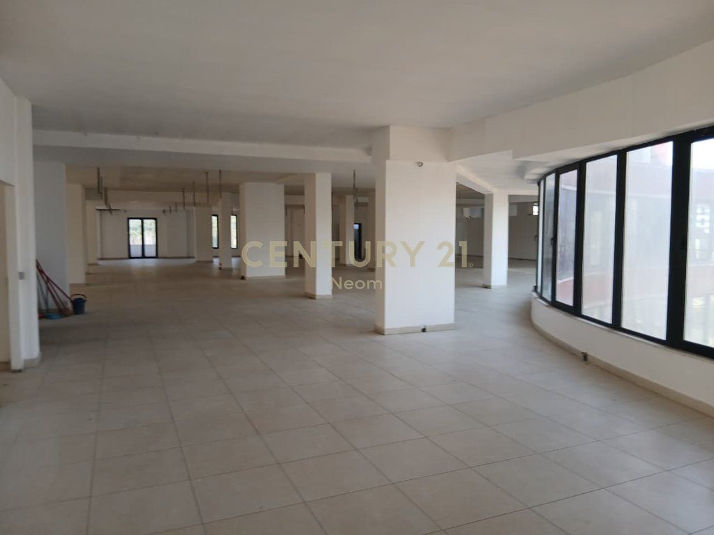 COMMERCIAL SPACE FOR RENT 1248M2, AT THE INSTITUTE