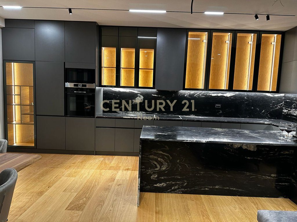 Apartment 2+1+2+ Parking Spot for Sale at the Dry Lake 3