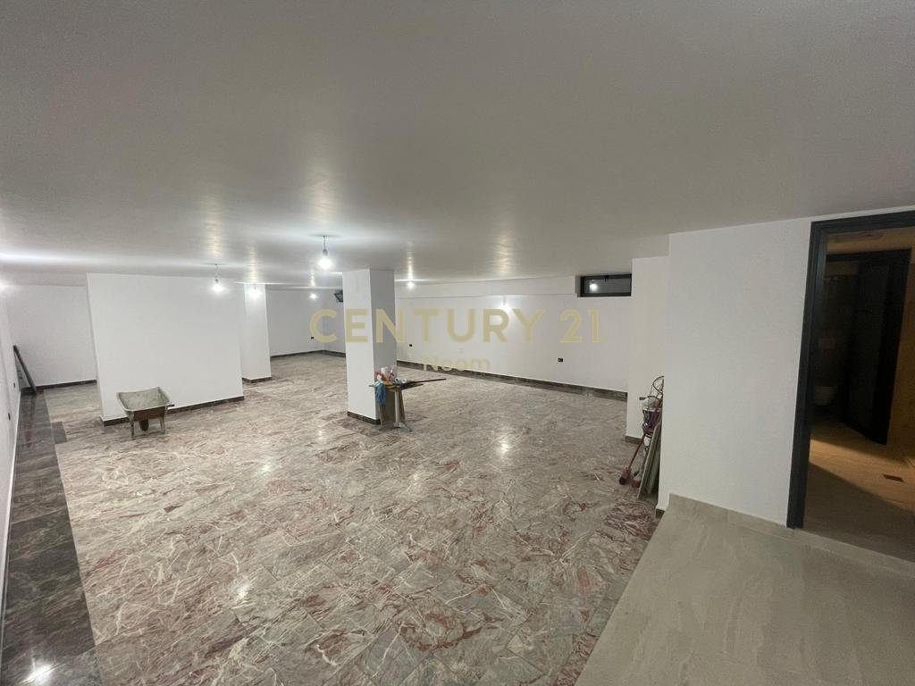 COMMERCIAL SPACE FOR RENT - 200m², IN THE HEART OF BLOKU! 2