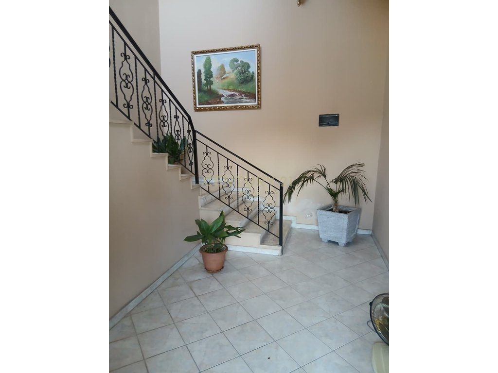 FOR RENT 3 FLOORS OF A VILLA + 6 PARKING SPACES 2
