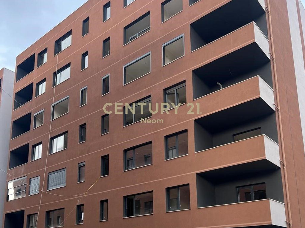 2+1 Apartment for sale on Elbasani Street near Xibraku Restaurant! 1