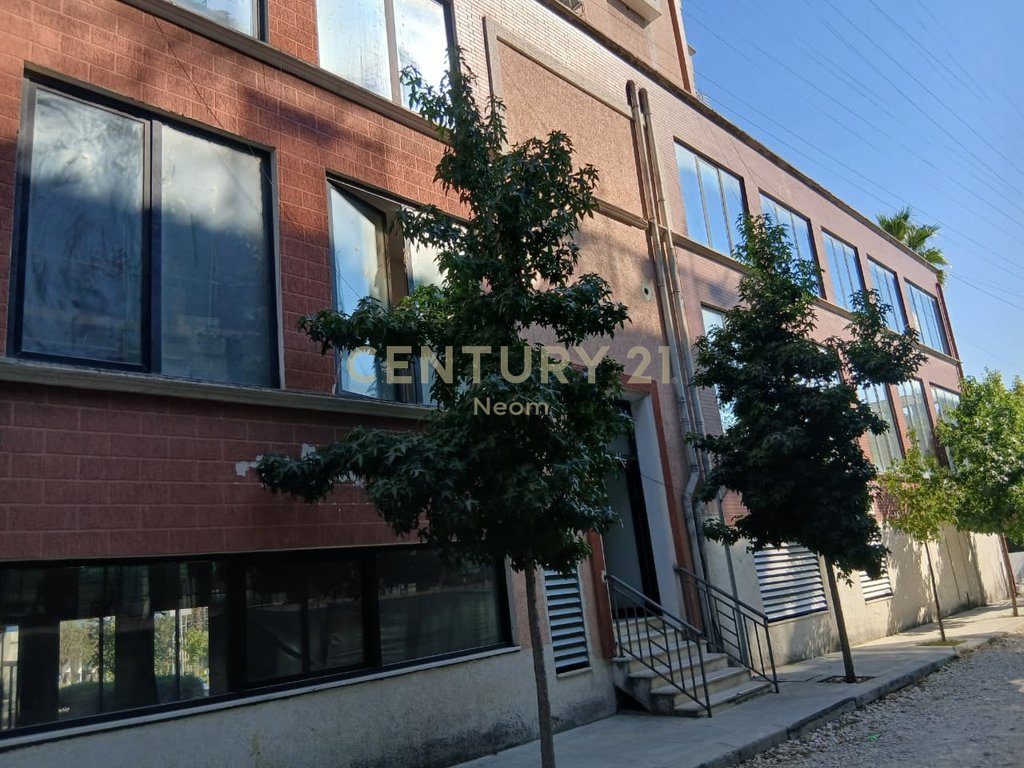 COMMERCIAL SPACE FOR RENT 1248M2, AT THE INSTITUTE 4