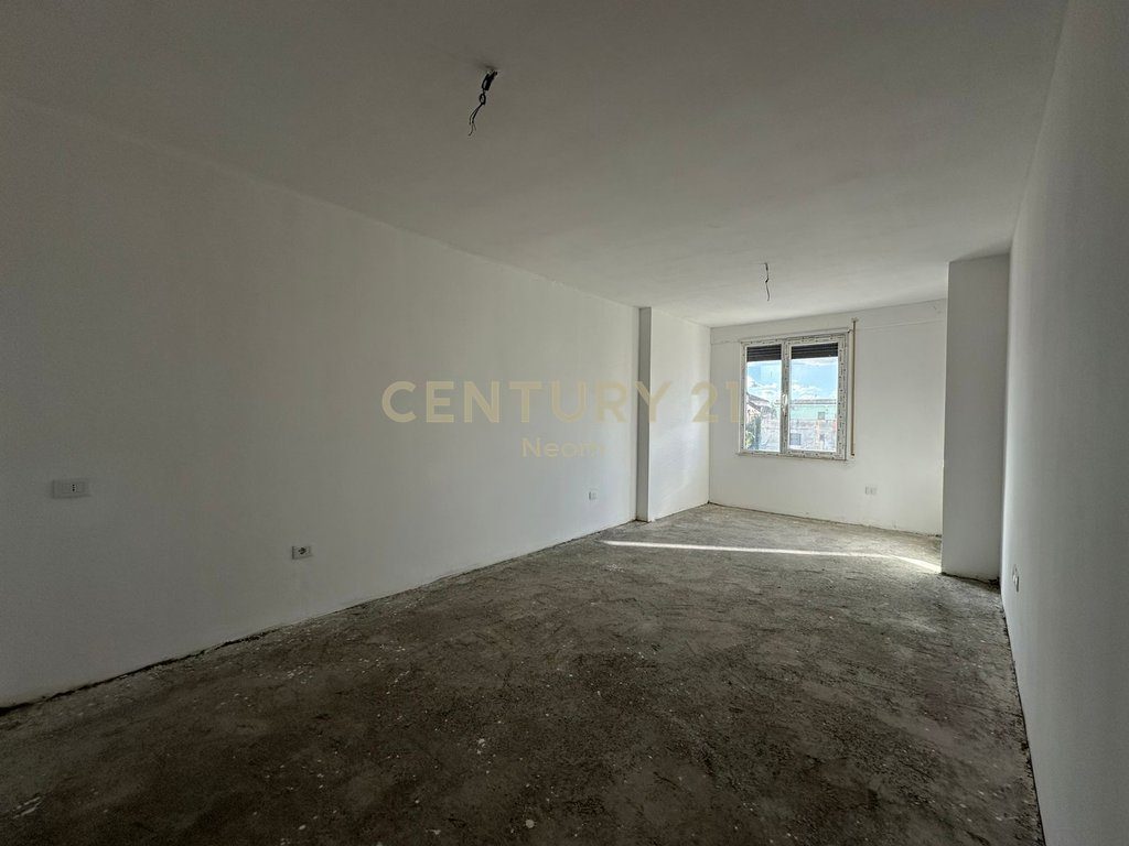 Room for Meeting in Shkoze.