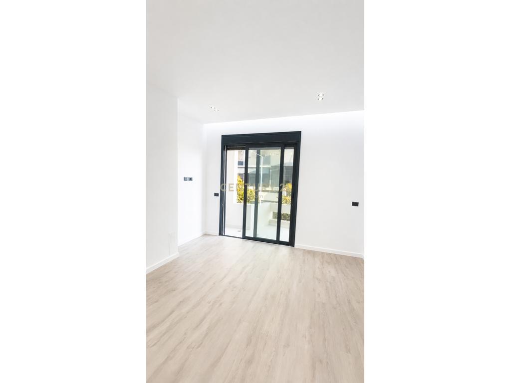2+1 apartment for sale in Lungomare, Vlorë – a perfect opportunity for living or investment! 2