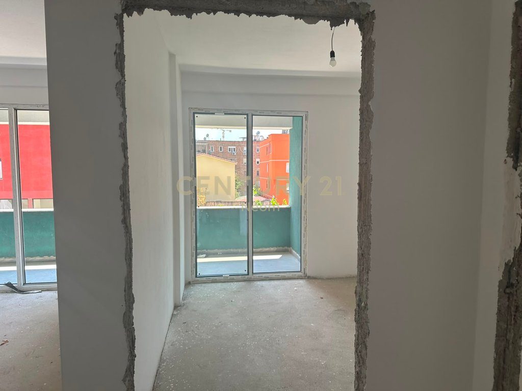 APARTMENT 2+1+2 FOR SALE IN THE XHAMLLIK AREA 4