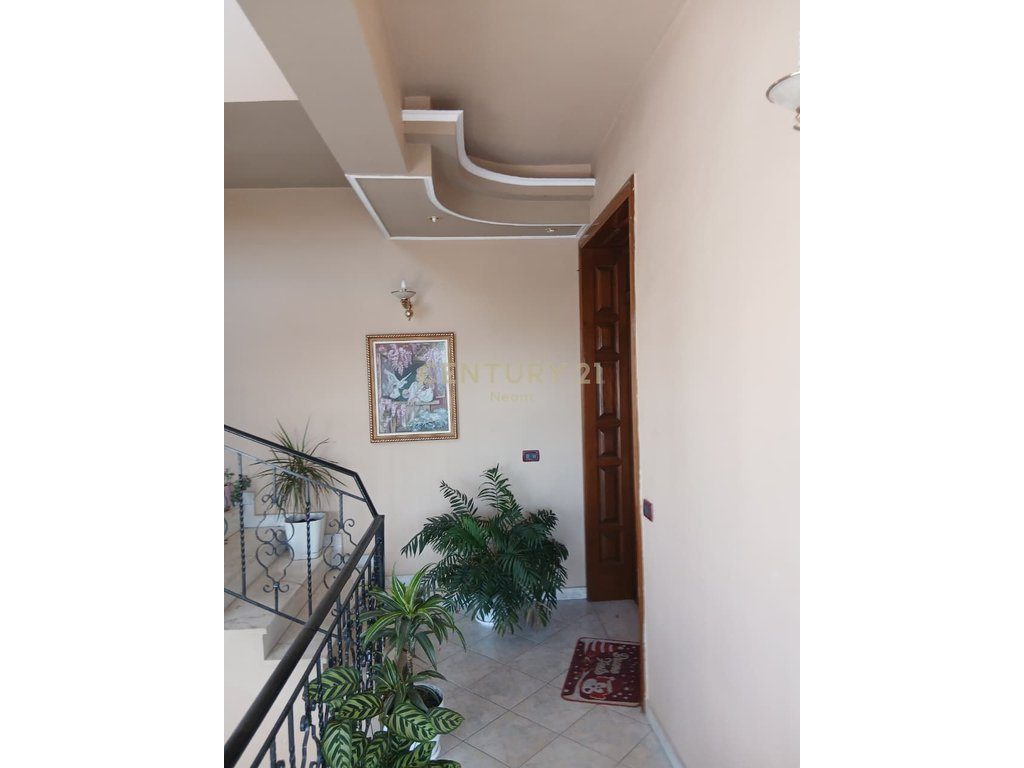 FOR RENT 3 FLOORS OF A VILLA + 6 PARKING SPACES 3