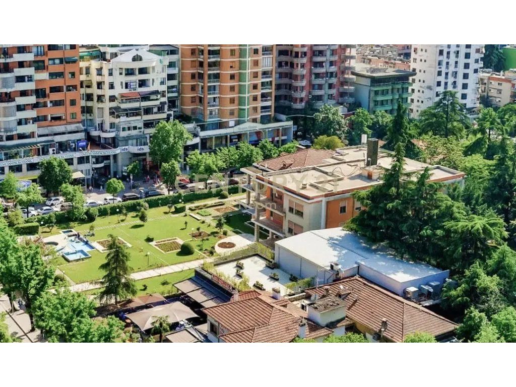 COMMERCIAL SPACE FOR RENT - 200m², IN THE HEART OF BLOKU!
