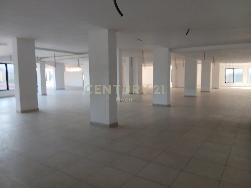COMMERCIAL SPACE FOR SALE 1248M2 ON MAIN STREET - INSTITUTE 3