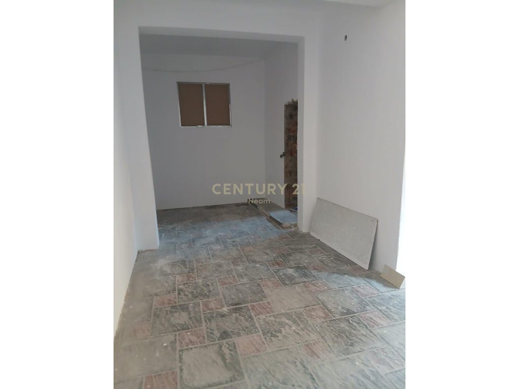 Investment Environment + Parking Space for Sale | Xhamllik, Tirana 3