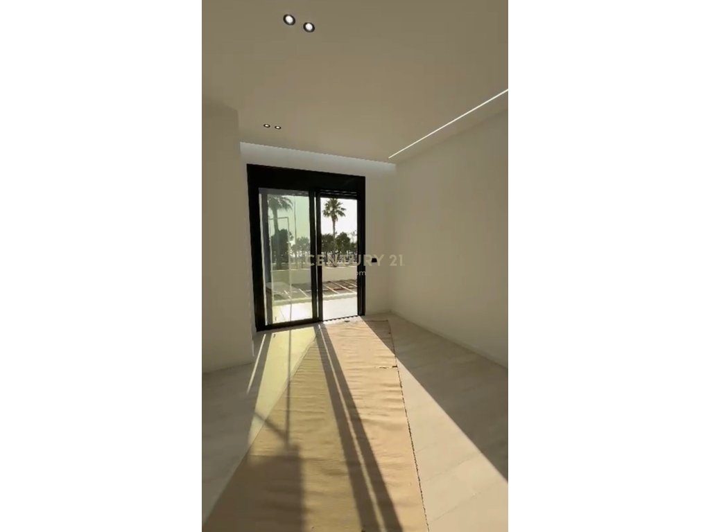 Apartment 2+1 with veranda for sale in Lungomare, Vlorë – a perfect opportunity for living or investment! 3