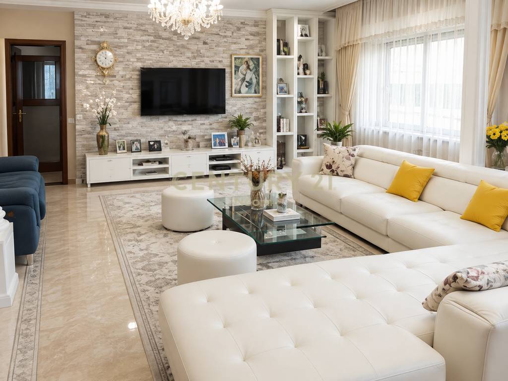 FOR RENT 3 FLOORS OF A VILLA + 6 PARKING SPACES