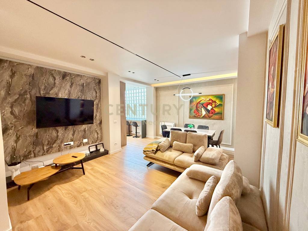 QIRA, APARTMENT 3+1+2 + STORAGE, KAVAJES STREET!