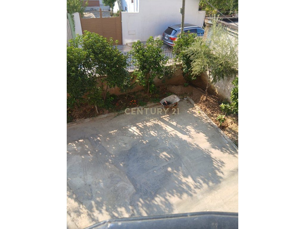 For Rent Apartment 3+1+Parking of a 2-story villa, at Sheshi Shqiponja - 70000 ALL 2