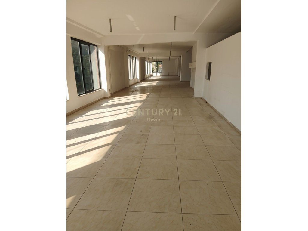 COMMERCIAL SPACE FOR RENT 1248M2, AT THE INSTITUTE 2
