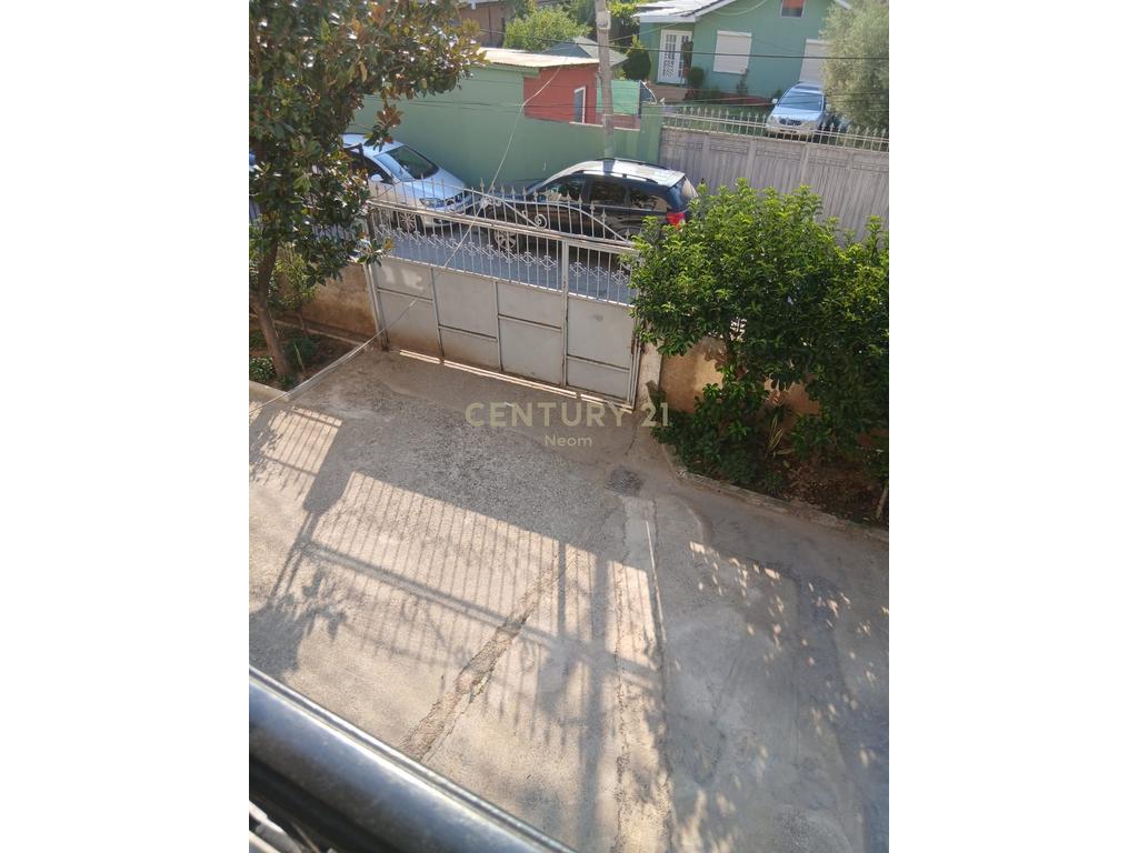 For Rent Apartment 3+1+Parking of a 2-story villa, at Sheshi Shqiponja - 70000 ALL