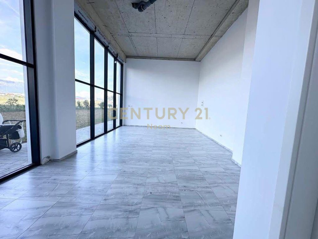 FOR SALE – MULTIFUNCTIONAL SHOP 63.5 m², NEAR THE NEW BOULEVARD!! 2