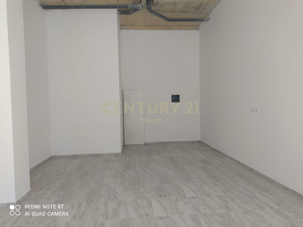 Commercial Space for Rent on Siri Kodra Street - 450 Euro 4