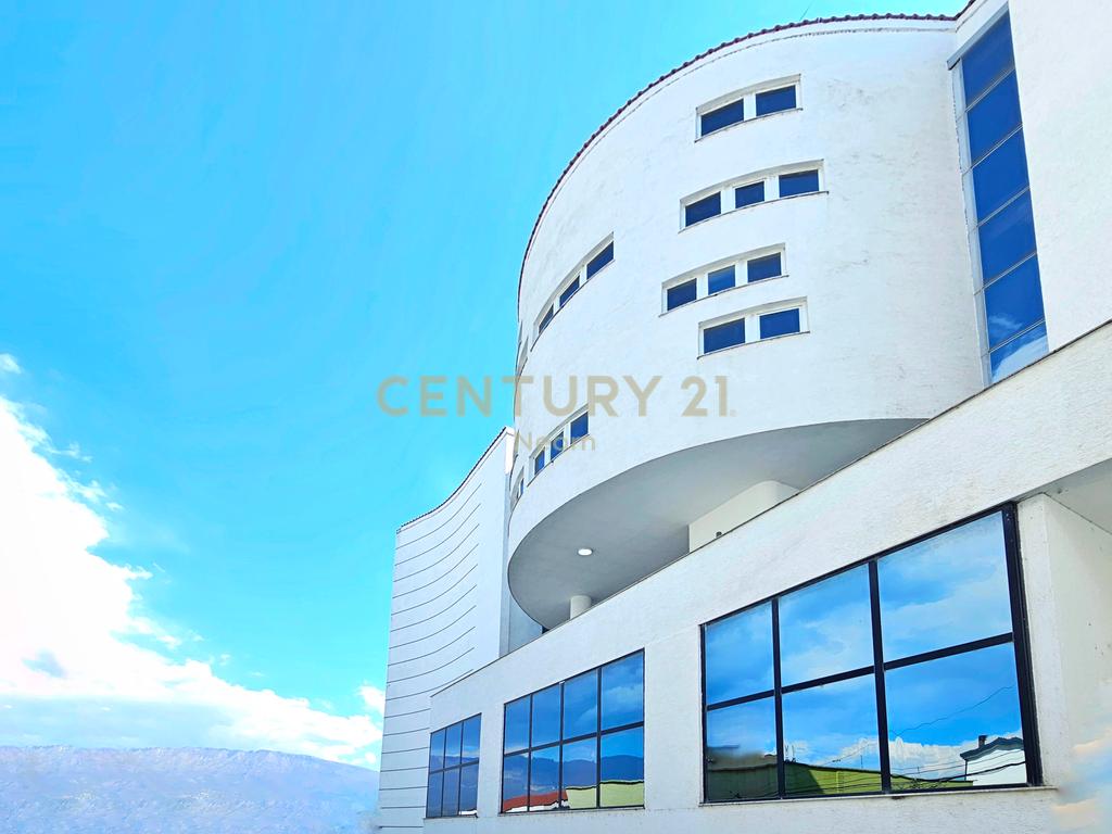 Multi-functional building Sauku i Ri for rent