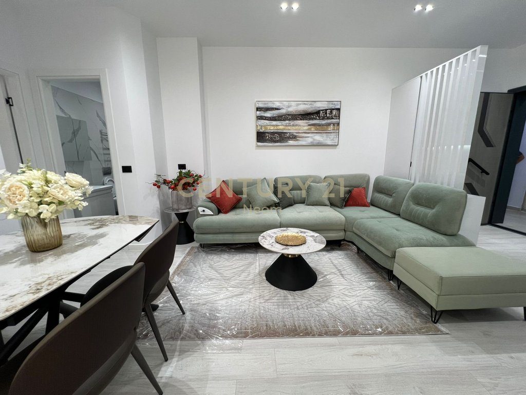 Apartment 2+1 for sale in Lungomare, Vlorë – a perfect opportunity for living or investment!
