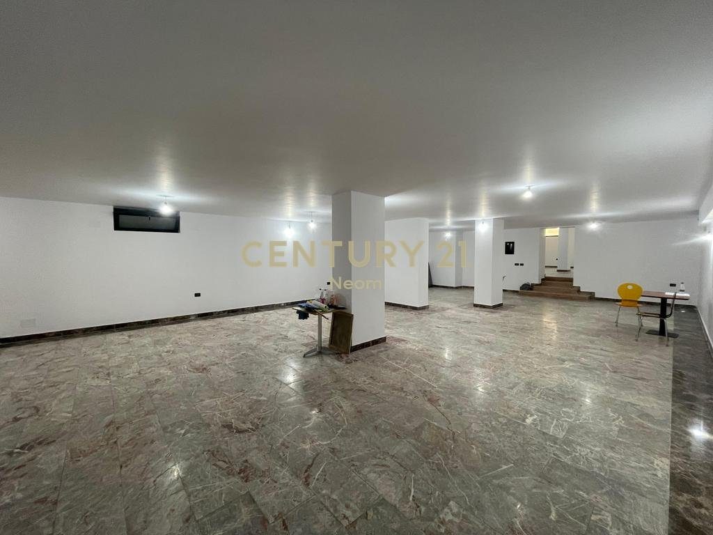 COMMERCIAL SPACE FOR RENT - 200m², IN THE HEART OF BLOKU! 3