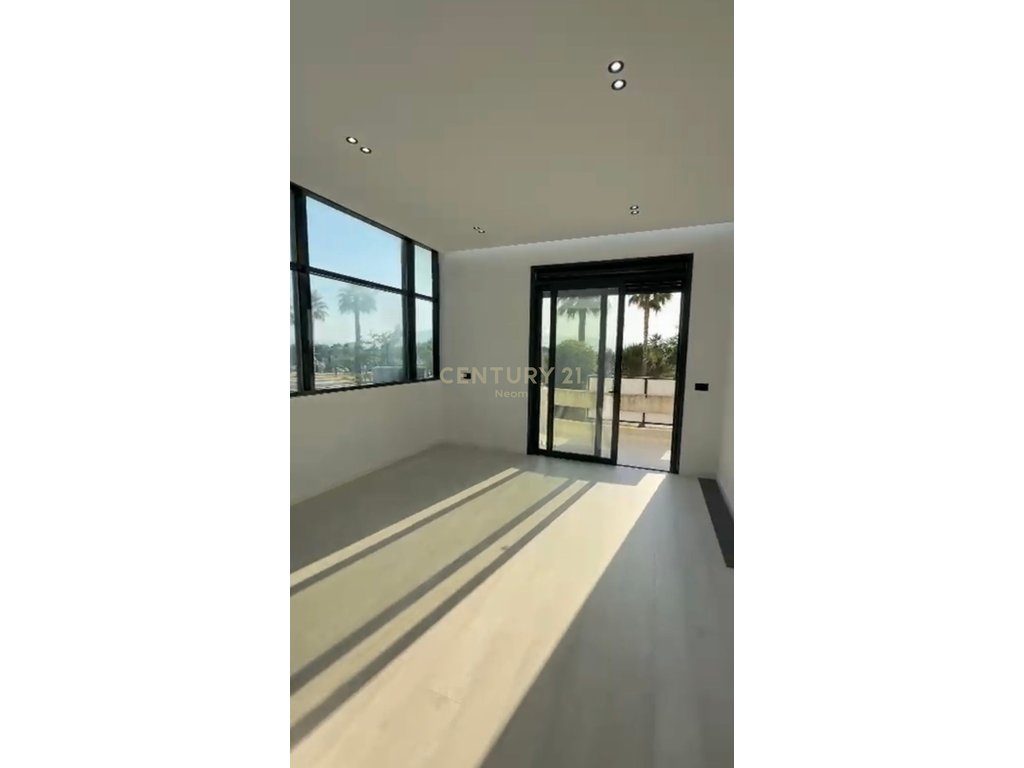 Apartment 2+1 for sale in Lungomare, Vlorë – a perfect opportunity for living or investment!