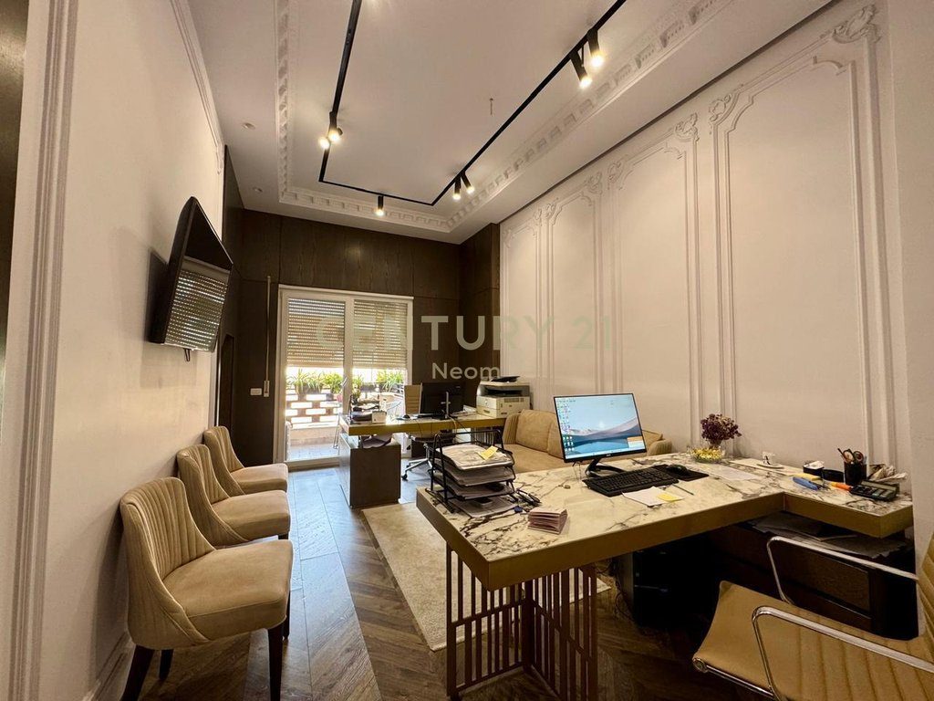 Office for rent at the Golden Park complex, opposite American Hospital 3 - 650 EURO