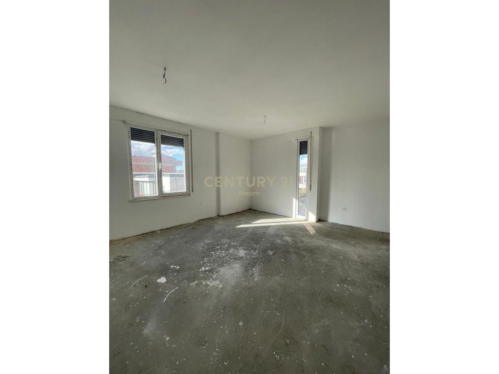 Room for Office in Shkoze.