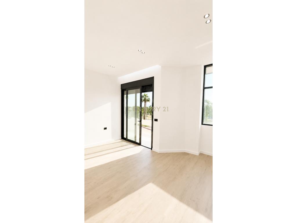 Apartment 2+1 for sale in Lungomare, Vlorë – a perfect opportunity for living or investment!