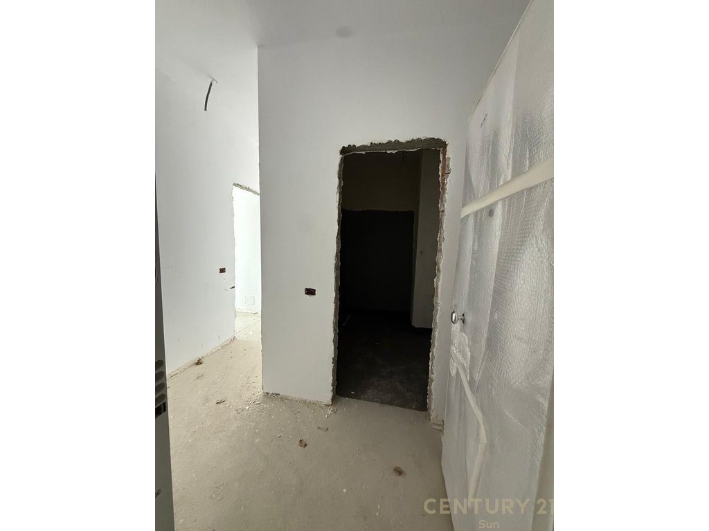 Apartament 1+1 Për Shitje në Komuna e Parisit, Tiranë 4