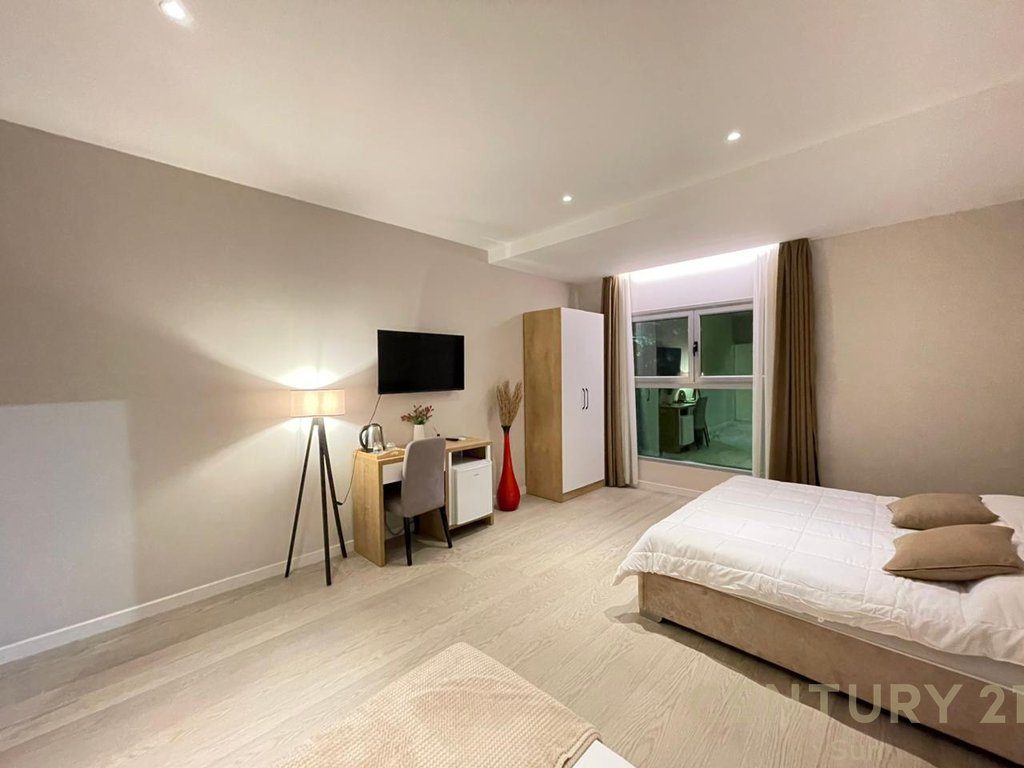 HOTEL PËR SHITJE PRANË PORTIT NË VLORË!