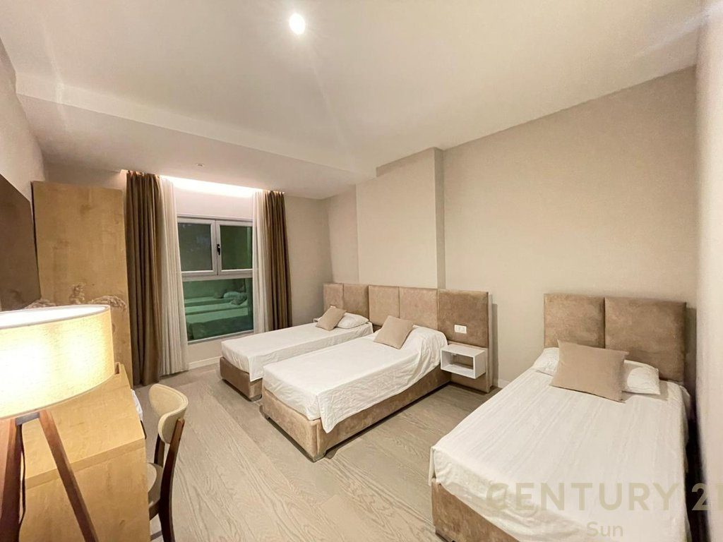 HOTEL PËR SHITJE PRANË PORTIT NË VLORË!